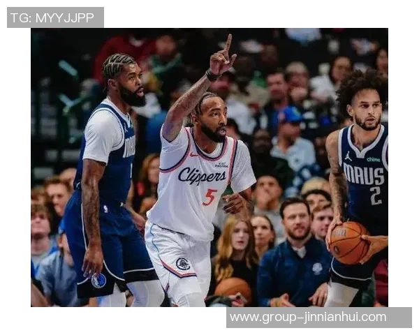 快船与独行侠半场激战哈登领衔快船领先克莱与马绍尔表现不俗