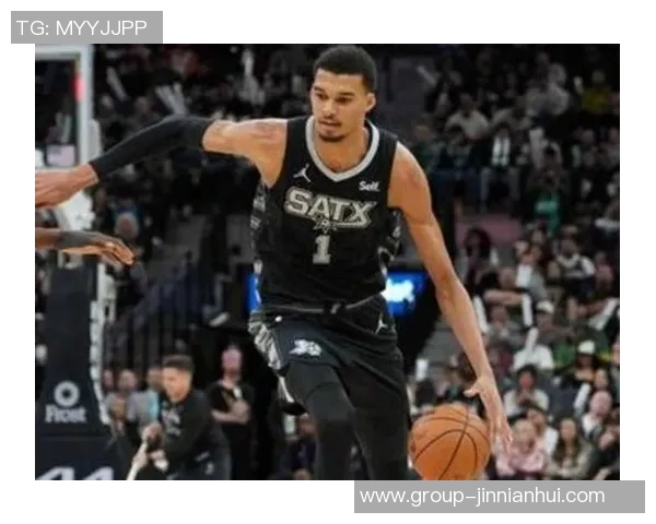 福克斯关键时刻罚球稳住胜局砍下31分5板5助尽管失误较多