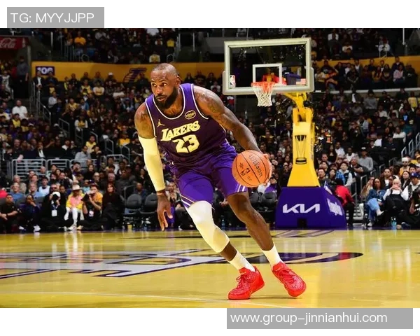 詹姆斯重返球队提升进攻实力海斯称这是对对手的又一巨大挑战