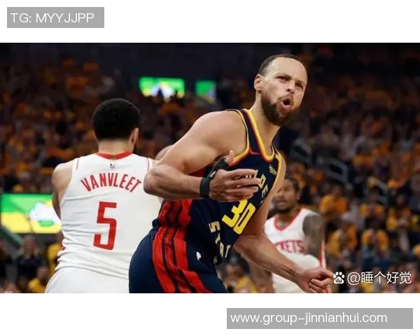 库里即将40岁仍能主宰比赛身材与实力的完美结合令人惊叹 库里即将40岁仍能主宰比赛身材与实力的完美结合令人惊叹